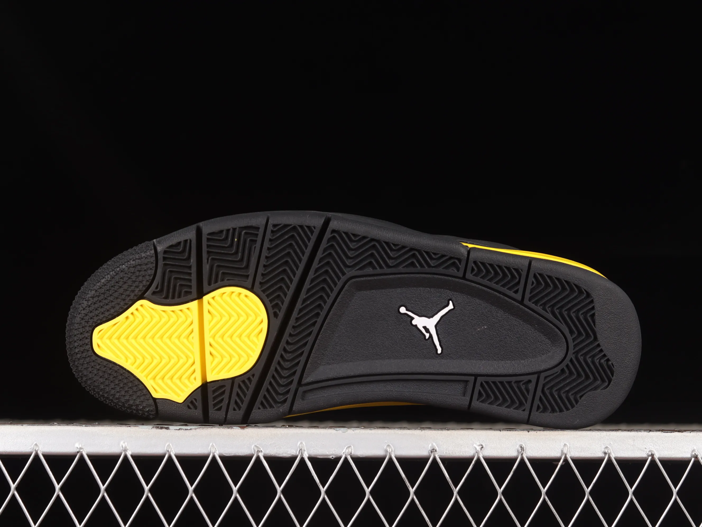 All categories Air Jordan Jordan series basketball shoes Air Jordan 4 LW version Air Jordan 4 "Thunder" AJ4 Joe 4 Thunder replica basketball shoes DH6927-017
